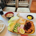 オランダ - かつ定食。