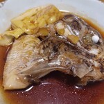 馳走かかしや - たいのあらだき。鱗を丁寧にとってあり、ちょうどよい味つけ。豆腐も美味しい。