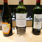 フレンチレストラン・プレジール - この3本の中から好みのグラスワインを選びます