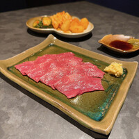 焼肉 ワガママ気まま - ハツ刺し 980円、キムチ盛り合わせ 980円