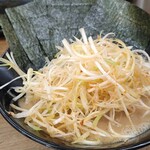 せい家 - 料理写真:四点盛りラーメン ねぎ追加