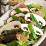 Vert et Blanc - 有機フレッシュマッシュルームと生ハムのサラダ