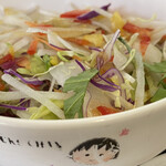 中国料理 頤和園 - 極細にカットされたサラダ
      ちびまる子ちゃんを添えて