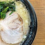 横浜家系ラーメン春吉家 - 塩トンコツ　チャーシュー麺　右　1000円