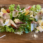 Osteria Il Castagno - 真鯛のカルパッチョとニューサマー・リコッタチーズの葉野菜サラダ 