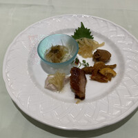 後楽園飯店 - フカヒレ三昧華扇コース
                フカヒレの刺身入り中華前菜