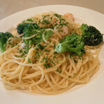 イルピアット - ブロッコリーとエビのクリームパスタ