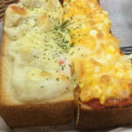 珈琲処 徳右ヱ門 - 左がポテトトースト　右がピザトースト