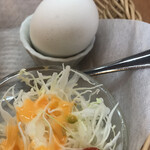 珈琲処 徳右ヱ門 - ゆでたまごと野菜サラダ(少量)