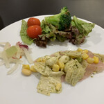 亀の井ホテル 奥日光湯元 - 湯波と生ハムのカプレーゼ　干瓢とホッキ貝の酢の物　野菜サラダ