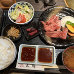 Hida Gyuu Yakiniku Kankoku Ryouri Maruaki - 飛騨牛切り落とし焼肉御膳