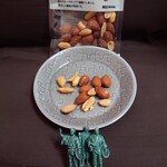 無印良品 - 料理写真:燻製ナッツ（30g）120円