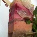 エクアトゥール - 前菜：ルーアン鴨とフォアグラのユール、アーティチョークのピューレとサマー・トリュフのサラダ添え