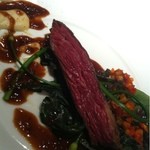 エクアトゥール - 熊本県阿蘇山麓より、馬ハラミのロースト、燻製したエシャロットソースと金時草（加賀野菜）のソテー