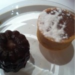 エクアトゥール - プティ・フール：カヌレとタルトショコラ