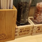 鴨と蟹 中華そば 燈 - 卓上調味料