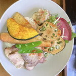 CEDAR WORKS - チキンはレア?!ってくらいジューシー。