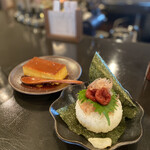 三日月の日 - 料理写真:喫茶店のプリン&梅大葉のおにぎり