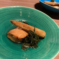 さかなや別邸 - 焼き:お魚がホクホクふんわりしており、焼き魚の概念が覆りました。ヤングコーンも粒がしっかり感じられ美味しかったです。