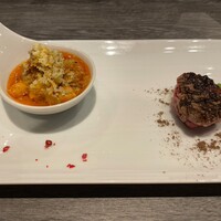 鉄板焼katakago - 左煮込み、右チョップドステーキ