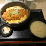 黒かつ亭 中央駅本店 - 黒豚カツ丼