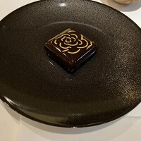 ベージュ アラン・デュカス 東京 - 