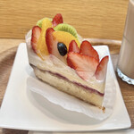 Cafe&Sweets 彩香 - フルーツタルト(\650) フルーツがぎっしり