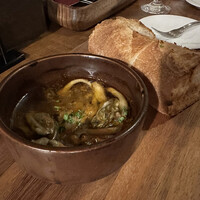 Seafood bar Ermitage 代々木店 - 牡蠣と蕈のアヒージョ