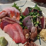 めし屋 味日和 - お刺し身盛り合わせ