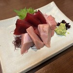 吾妻鮨 - まぐろのお造り…税込2090円