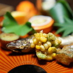 しのはら - 長良川の鮎、玉蜀黍と枝豆のかき揚げ
