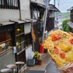 ネコノテパン工場 - ピザパン(税込280円)
      超薄いパリパリ食感、チーズがたっぷり、トマトとオリーブが載ってます
      チーズのコクが濃厚だけど、薄いのであっという間になくなりました