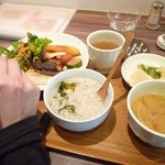 ナチュラルキッチン めだか 2号店 - 日替わり自然食ランチ。