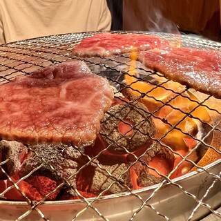 炭火でお肉をより美味しく！