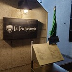 ラ トラットリアッチャ  - 入口外観