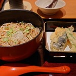 Fumotoya - お楽しみ御膳のおそば屋と天ぷら。お蕎麦は細く噛み応えがある。美味しい！お年寄りは大変かも。