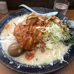 屋台ラーメン とんこつ貴生 - ミソホルモン(900円)＋もやし(100円)