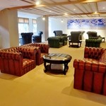 寿庵 - 高級感あふれるソファーが配置してある広々としたロビー