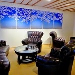 寿庵 - 有名な画伯の絵がロビーを彩ります