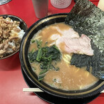 豚骨醤油ラーメン 王道家 柏店 - 