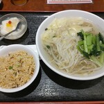 Rin Hausu - 黒胡椒そばと半炒飯