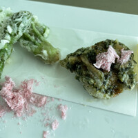 日本料理 「風花」 コンラッド東京 - 桜と塩をフリーズドライ？されたものを崩してふりかけるとお口いっぱいに春が爛漫に広がります