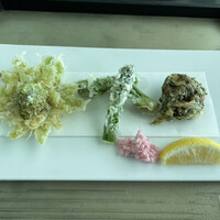日本料理 「風花」 コンラッド東京 - 春の天麩羅　ふきのとうがお花のように開きなんて可愛い。桜塩をふりかけたら春爛漫