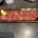 焼肉 ホルモン じんや - 塩タン2人前　これで1000円オーバーは・・・