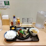 和風回鍋肉専門店 だしや。 - 和風回鍋肉定食 （980円）と生卵（100円