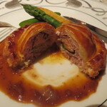 アピシウス - ホロホロ鳥とフォアグラのパイ包み焼き（断面）