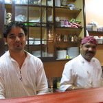 チャミヤラキッチン - ('13/08）フロアマネージャーとコックさん（撮影および食べログ掲載了承済）