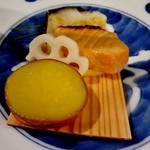 寿庵 - 焼物　奉書包み　紅白水引　銀睦西京焼き　鱒木の芽焼き　酢取り蓮根