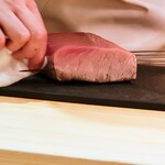 すし 良月 - 佐渡のメジマグロを炙って