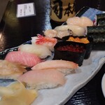 清寿司 - 本店鮨 3,000円(税込)カズノコは変更。
★鉄火巻1本 340円(3で割った)。